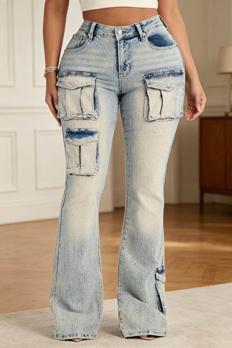 Jeans décontracté femme à poches, délavé et orné de strass