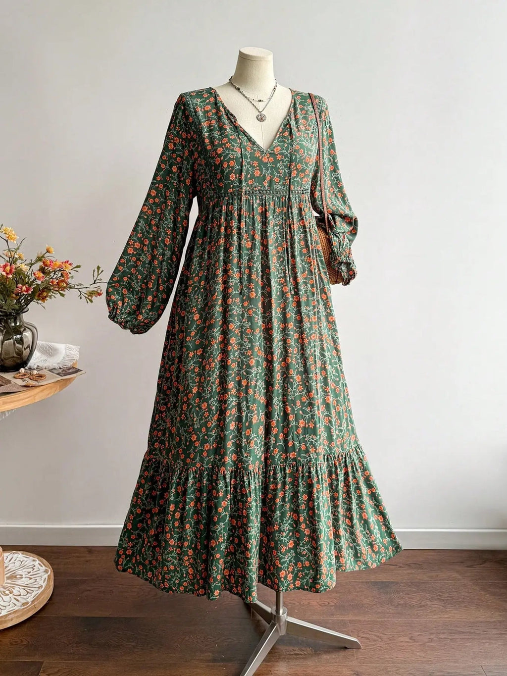 Abito Lungo Floreale da Donna Taglie Forti, Abito Lungo con Scollo a V e Lacci sul Retro e Bordo in Pizzo a Maniche Lunghe per Autunno Inverno, Elegante e Casual