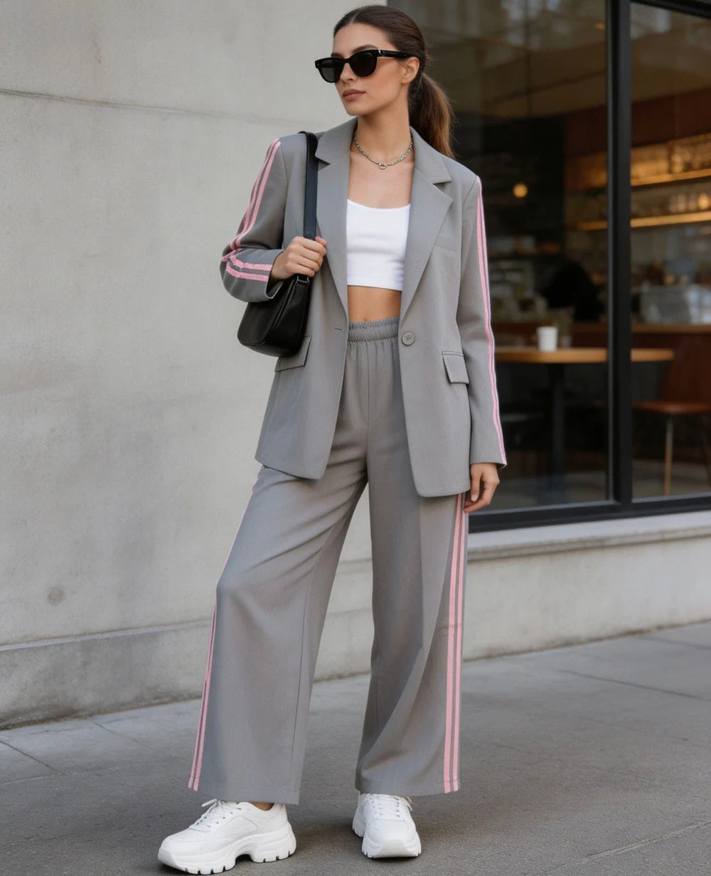 Completo Blazer Classico e Pantaloni Spalmato con Bottoni Frontali e Doppia Banda Laterale—Ideale per Look Professionali e Casual