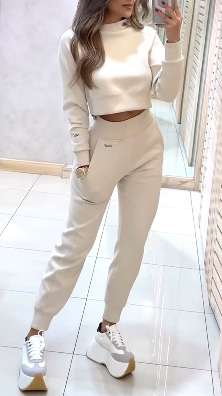 Ensemble pull décontracté pour femme à col montant et manches longues, idéal pour l'automne et l'hiver.