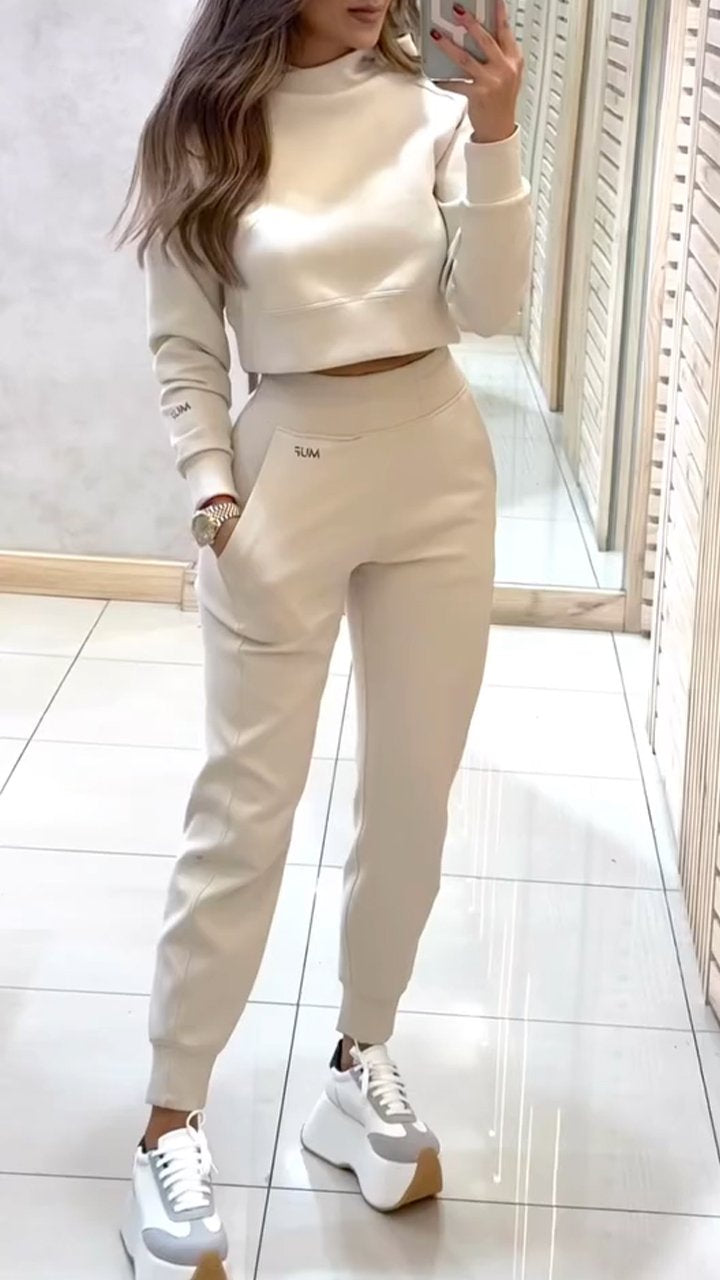 Ensemble pull décontracté pour femme à col montant et manches longues, idéal pour l'automne et l'hiver.