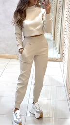 Ensemble pull décontracté pour femme à col montant et manches longues, idéal pour l'automne et l'hiver.